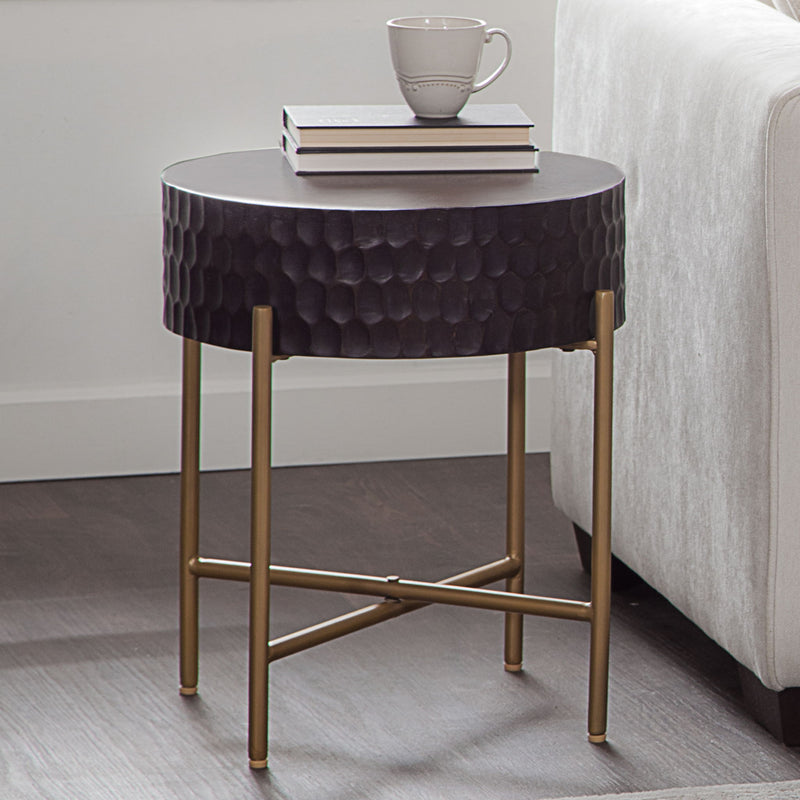 Bobbi - Round Table